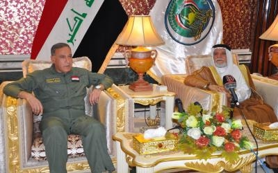 وزير الدفاع يبحث مع رئيس الوقف السني أحوال الحجاج من أهالي الموصل