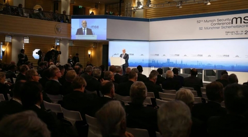 العبادي: داعش خسرت في العراق وانخفاض أسعار النفط يهدد بانهيار الدول