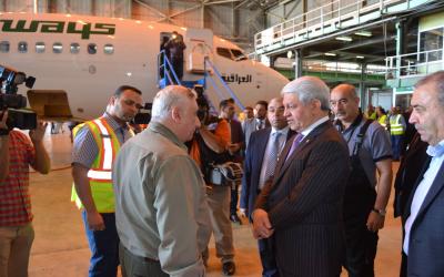 وزير النقل يكرم عدداً من كوادر الخطوط الجوية العراقية