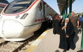 وزير النقل يوعد بتذليل عقبات منح قطع الاراضي للعاملين في محطة سكك كربلاء