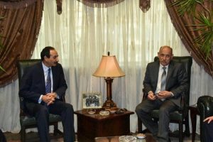 وزير النقل يطلع على اعمال تطوير ميناء الإسكندرية المصري