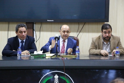النصراوي يناقش تنفيذ المشاريع غير المستكملة وتجديد عقود المعلمين والمدرسين في المحافظة