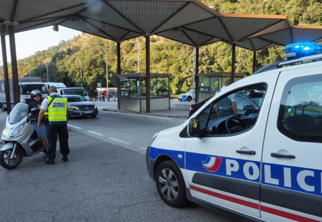 إسبانيا: توقيف سويسري قاد سيارته 30 كيلومتراً عكس السير مع جثة بجانبه