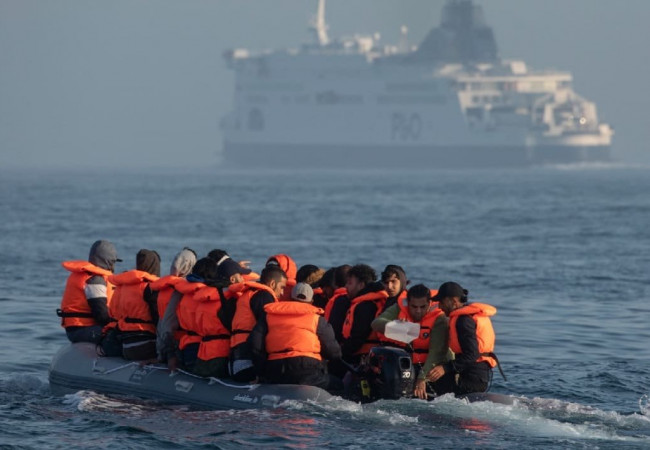 الداخلية الفرنسية تطلب قوارب ومركبات بقيمة 11 مليوناً لوقف الهجرة غير الشرعية