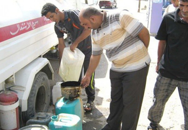 توزيع النفط الأبيض على أكثر من ألف عائلة نازحة في اربيل والقيارة