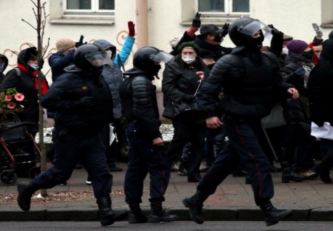 توقيف العشرات خلال احتجاجات في مينسك