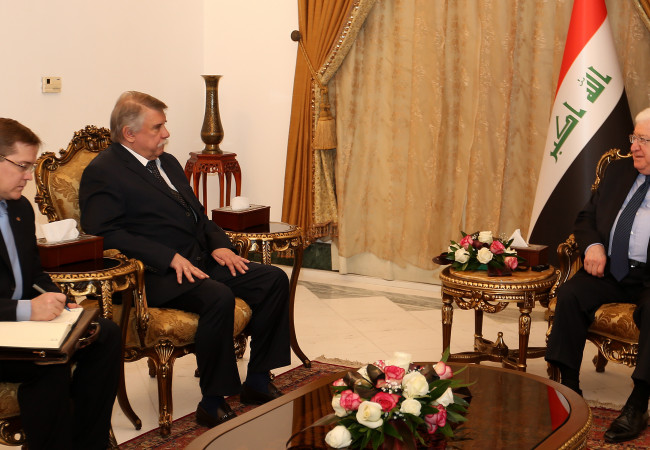 رئيس الجمهورية يؤكد أهمية تطوير العلاقات مع روسيا