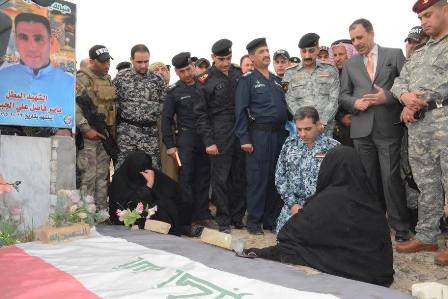 الغبان يتفقد مقبرة شهداء الضلوعية ويثمن دور اهالي القضاء بدحر الإرهاب