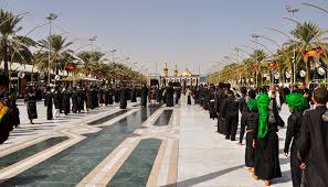 انتشار مئات المواكب الحسينية بالقرب من مرقدي الإمام الحسين وأخيه العباس {ع}