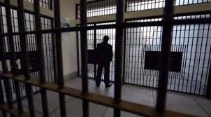 سجين يخدر شقيقه التوأم للفرار من سجن في البيرو