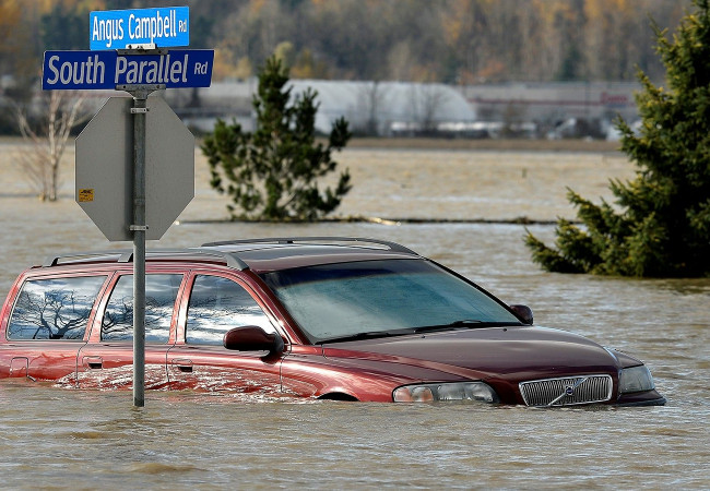 مصرع أربعة أشخاص نتيجة الفيضانات القياسية غرب كندا