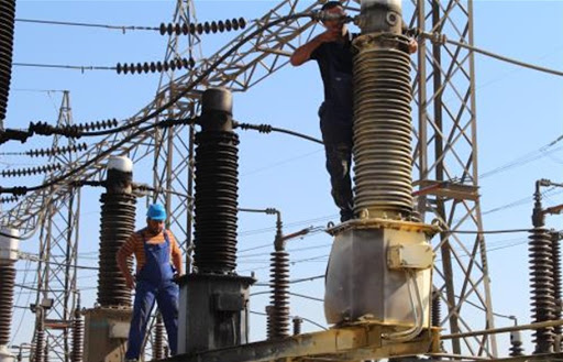 وزارة الكهرباء ترمي باللائمة على بعض المحافظين بنقص التجهيز.. و1100 مجمع عشوائي