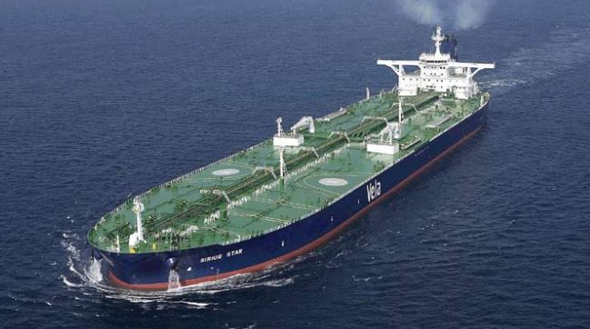 وكالة الطاقة تتوقع نمو تخمة معروض النفط العالمي وتستبعد اتفاق المنتجين